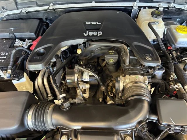 Used 2021 White Jeep Unlimited Sahara image 23