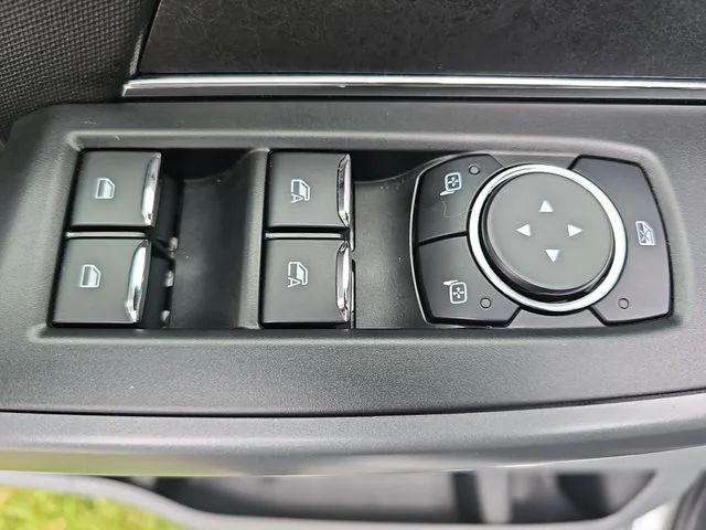 Used 2025 Silver Ford XLT image 28
