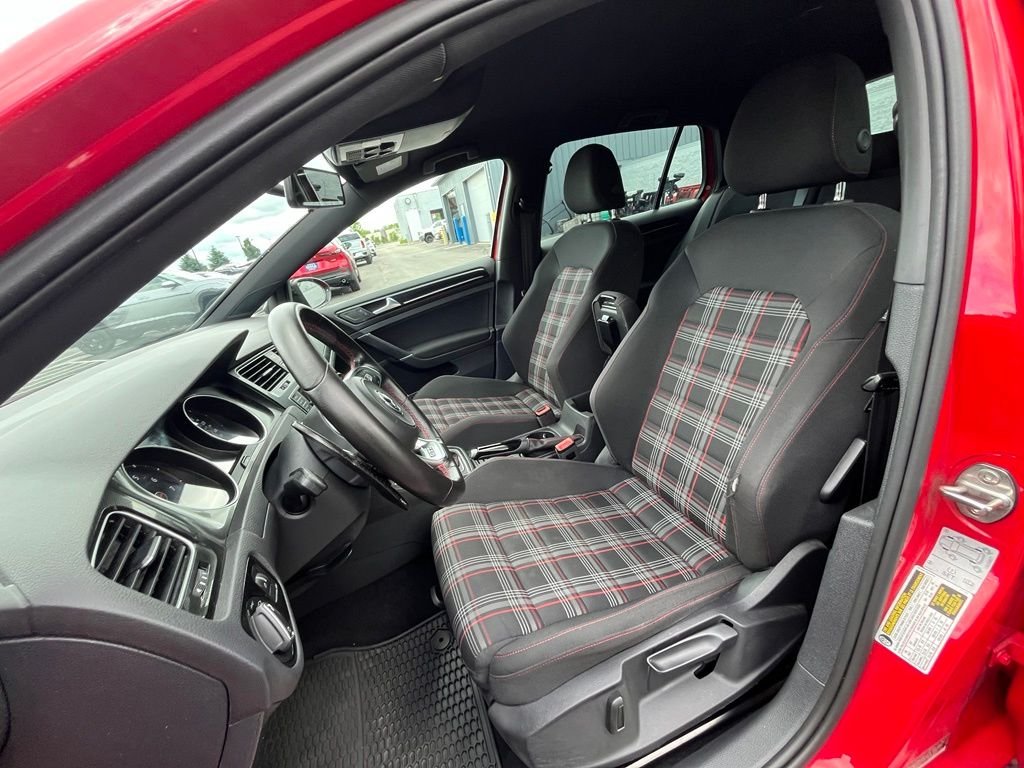 Used 2017 Red Volkswagen Sport image 10