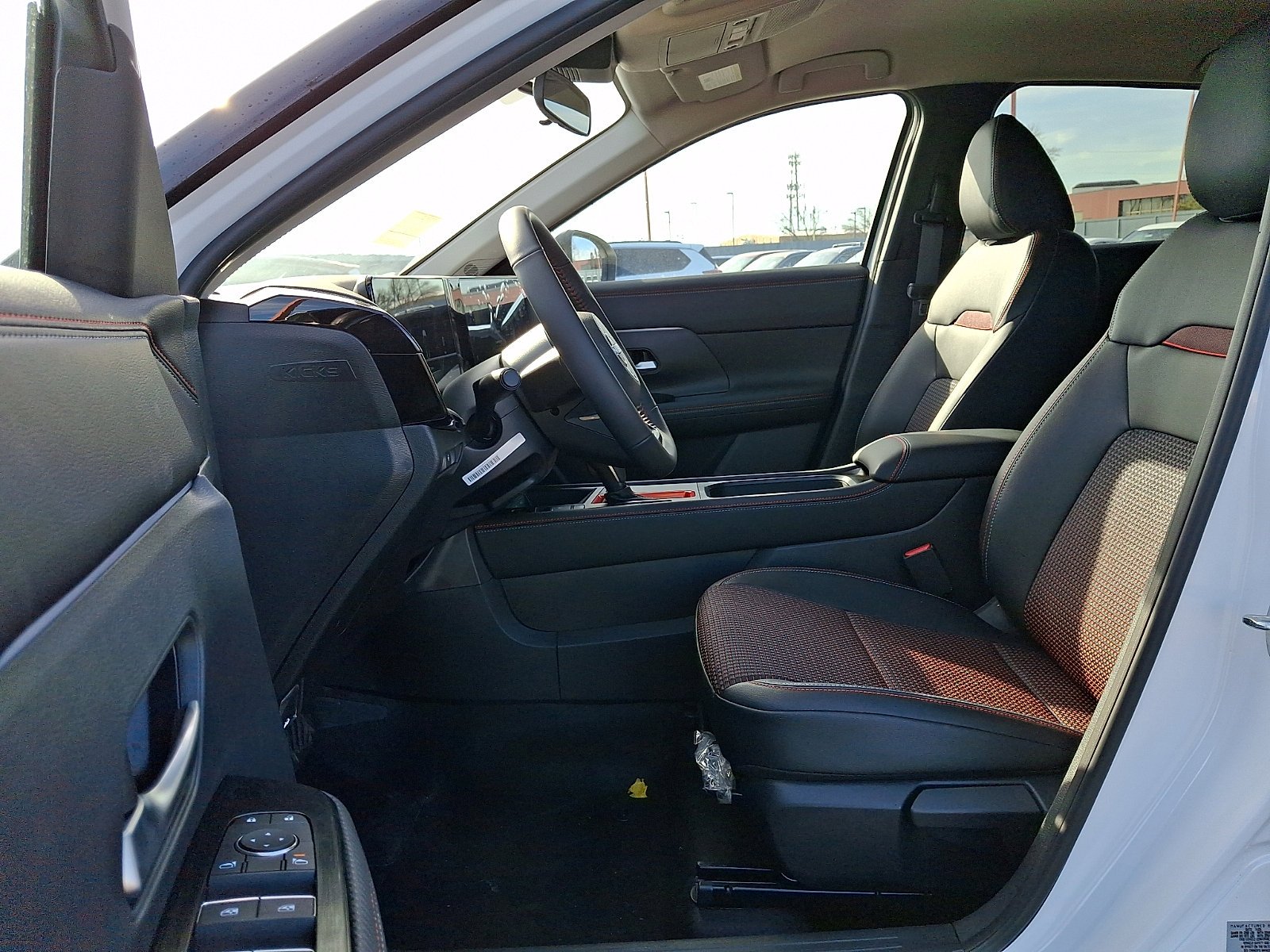 New 2026 Aspen White TriCoat / Super Black Two-tone Nissan SR image 6