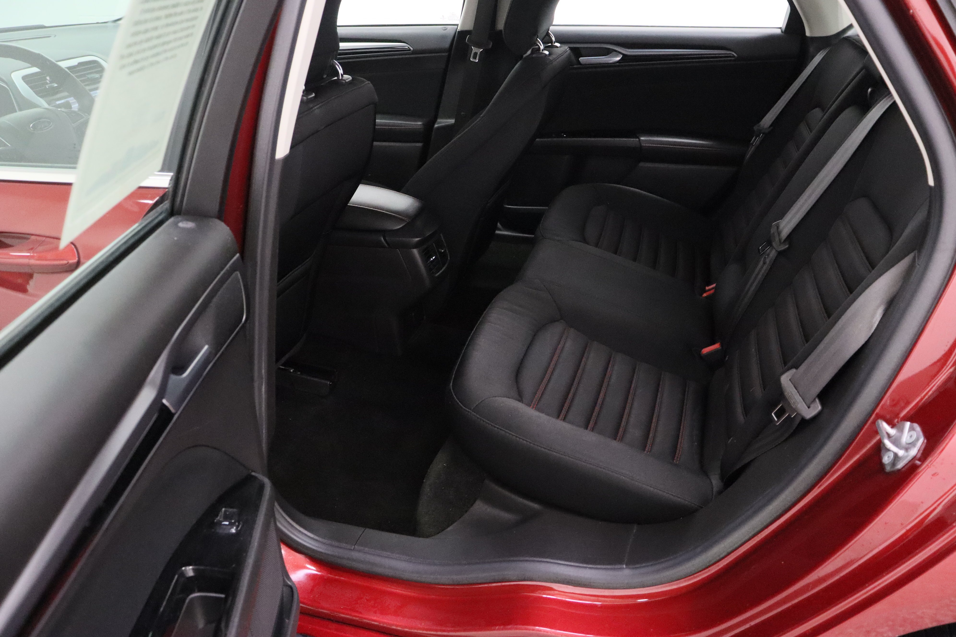 Used 2014 Ruby Red Metallic Tinted Clearcoat Ford SE 1.5T image 27