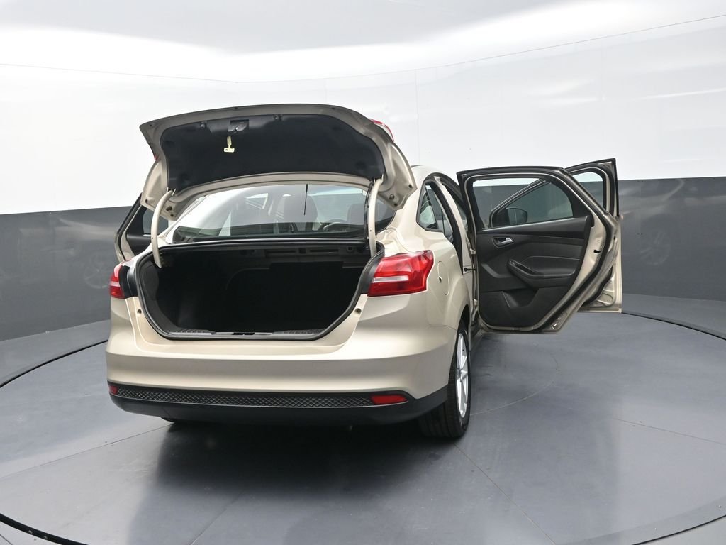 Used 2018 Gold Ford SE image 36