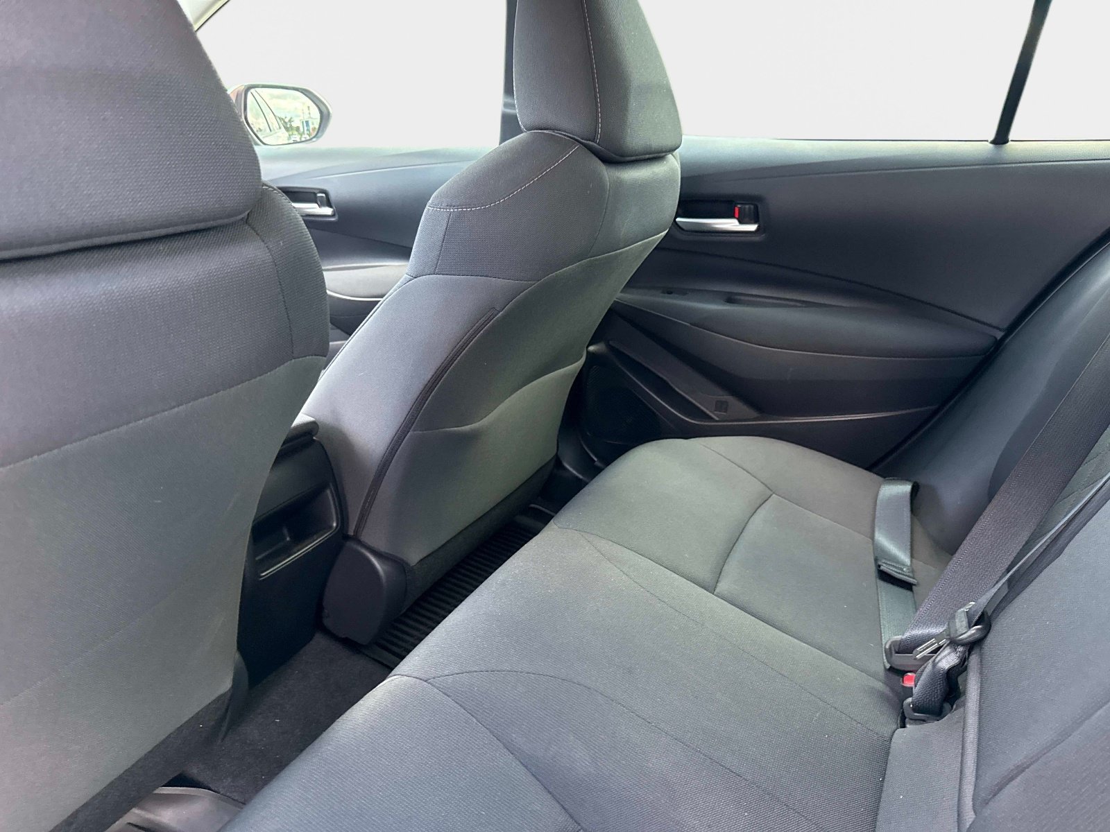 Used 2020 Classic Silver Metallic Toyota LE image 13