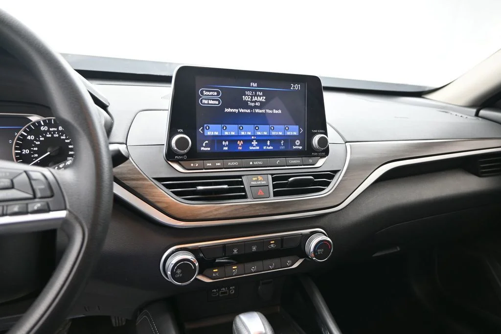 Used 2023 White Nissan 2.5 SV image 23