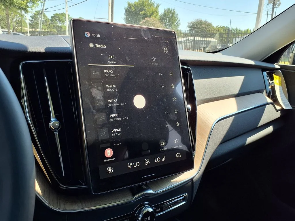 New 2026 Aurora Silver Volvo Plus image 28