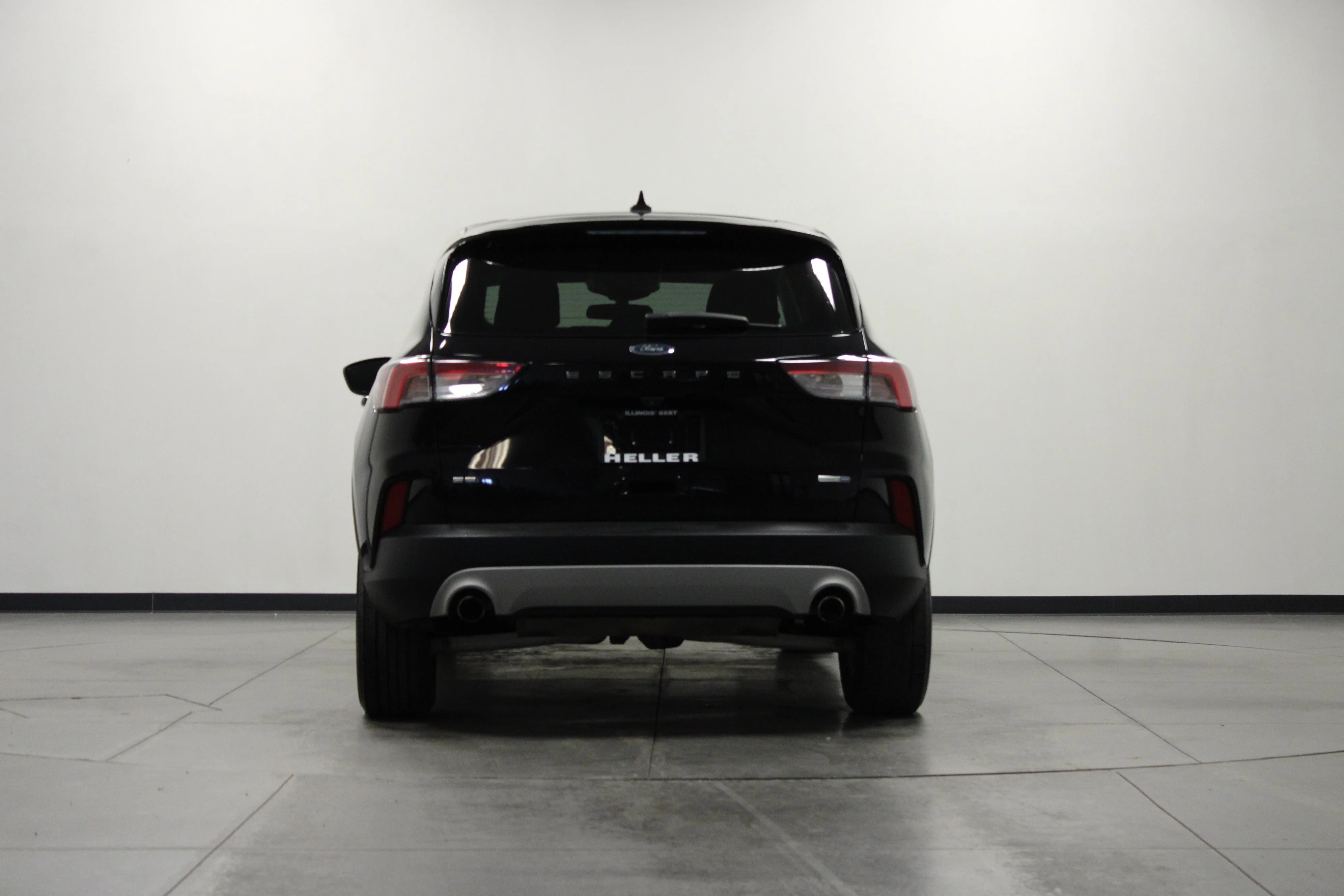 Used 2020 Black Metallic Ford SE image 5