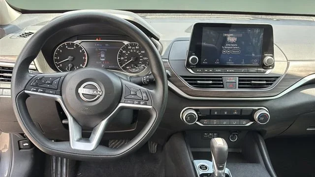 Used 2025 Gray Nissan SV image 9