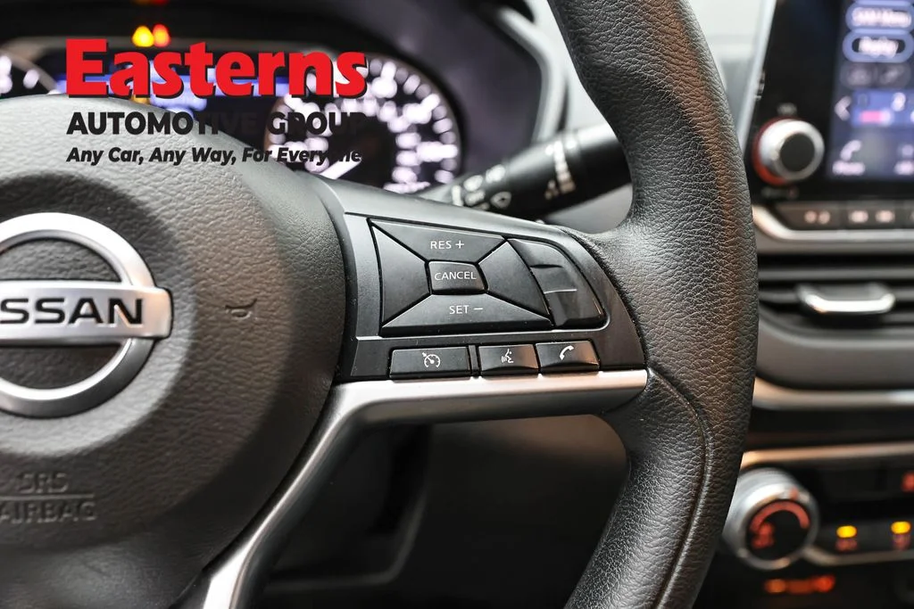 Used 2022 Silver Nissan 2.5 SV image 16