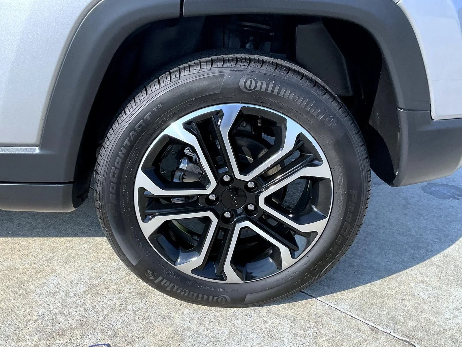 Used 2022 Silver Jeep Limited image 22