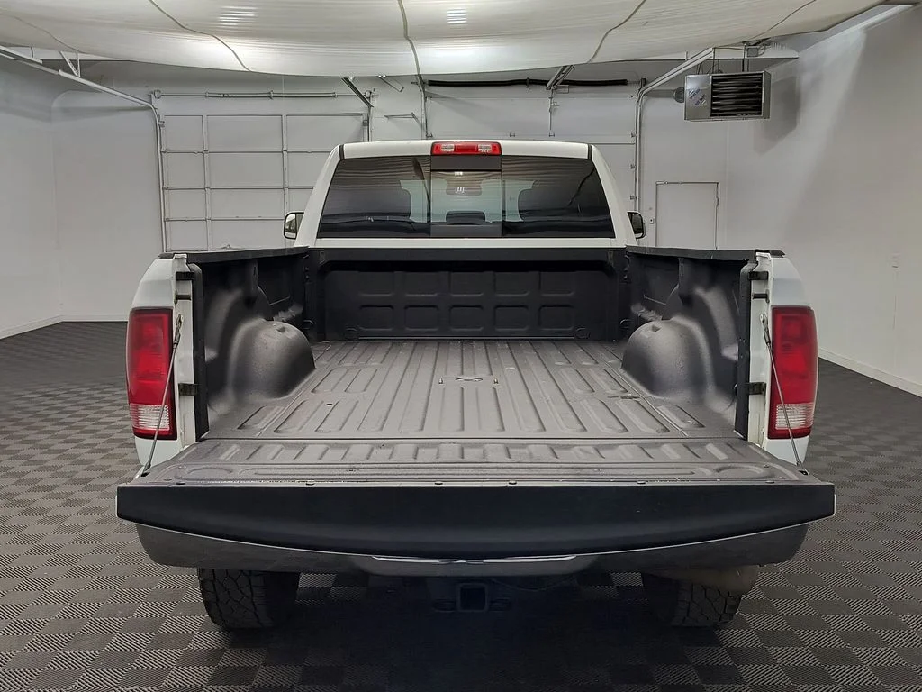 Used 2016 Bright White Ram SLT image 17