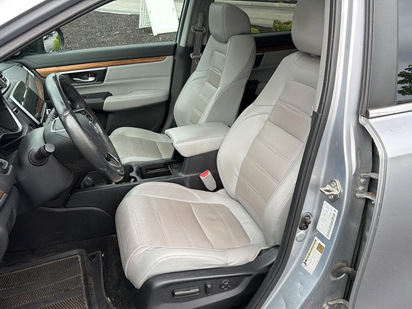 Used 2019 Lunar Silver Metallic Honda EX-L image 19