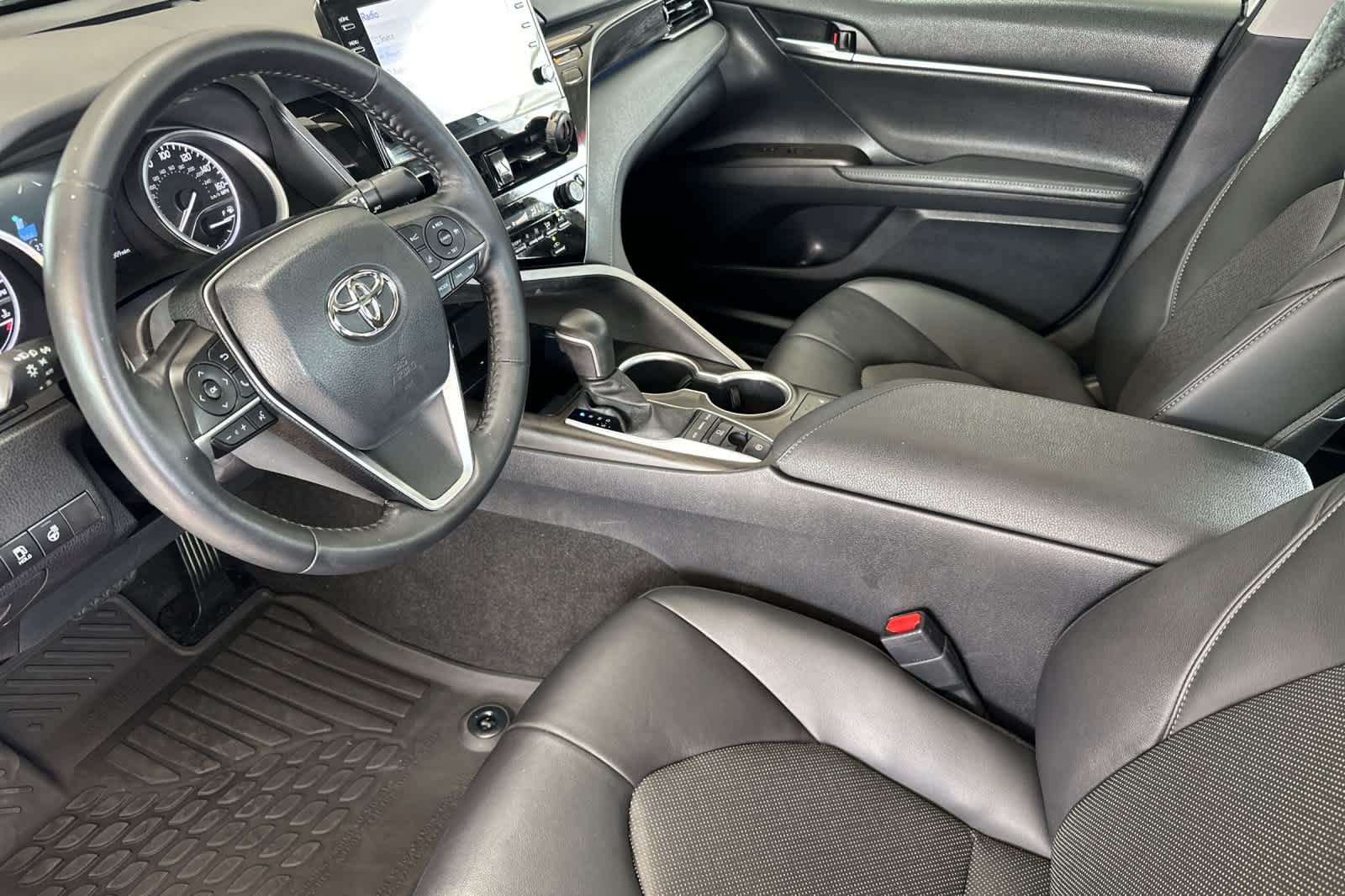 Used 2022 Wind Chill Pearl Toyota XLE image 11