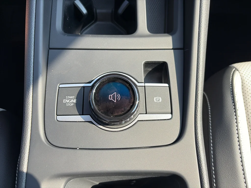 2025 Volkswagen Tiguan SE - Photo 21