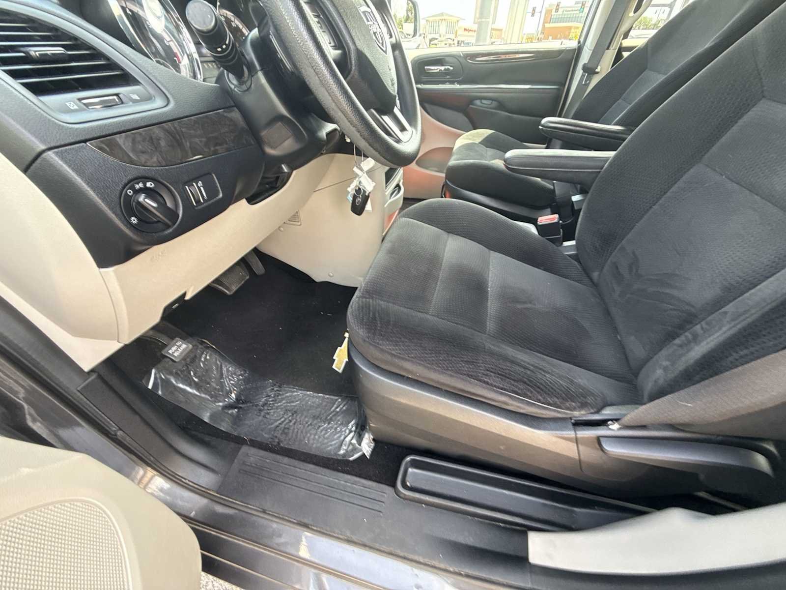 2016 Dodge Grand Caravan SE - Photo 31