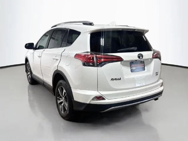 Used 2017 White Toyota XLE image 9