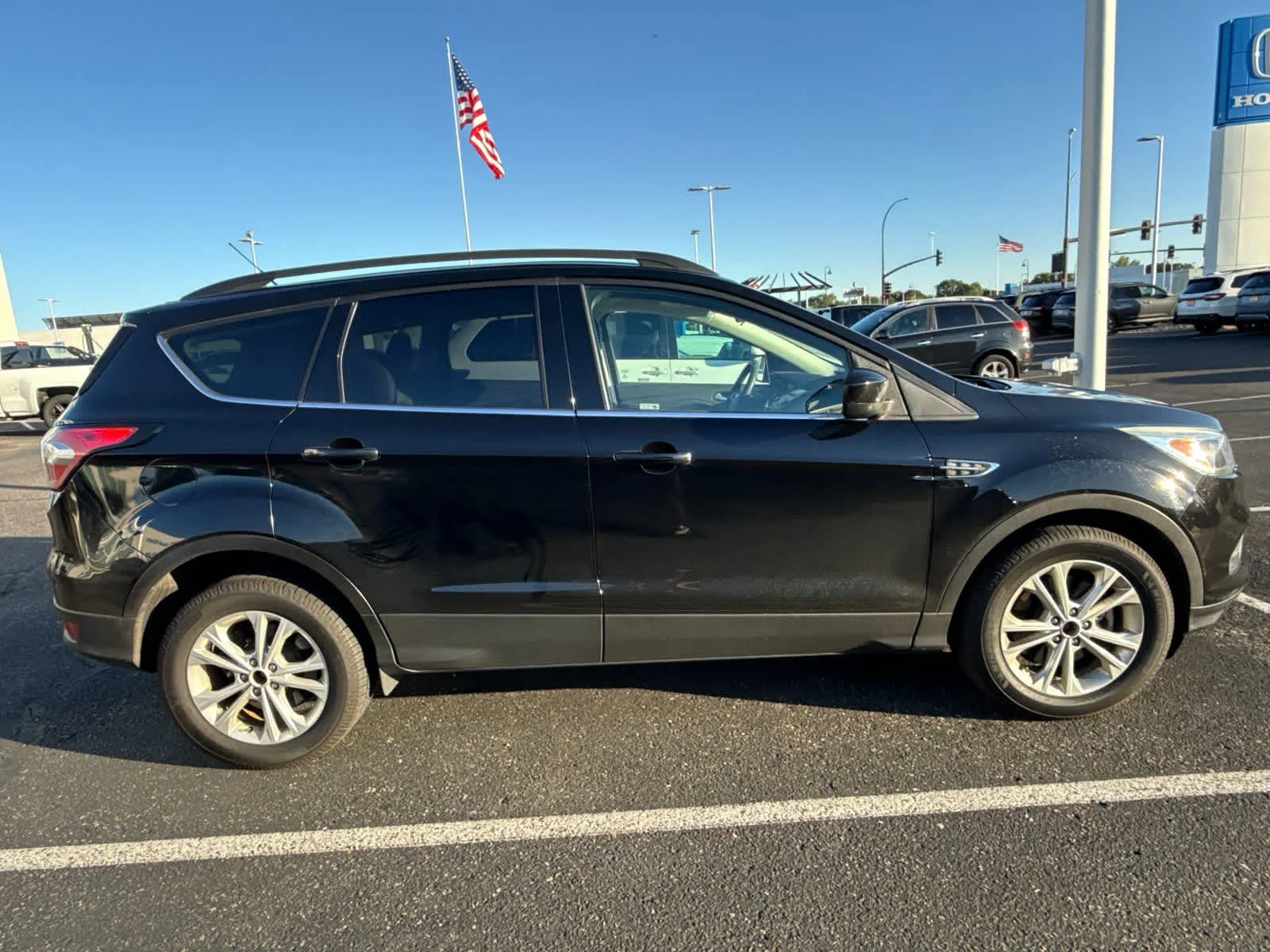 Used 2018 Shadow Black Ford SE image 5