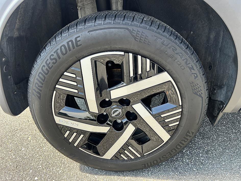 Used 2025 Fresh Powder Nissan SV image 11