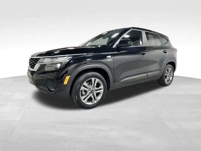 Used 2023 Black Kia LX image 11