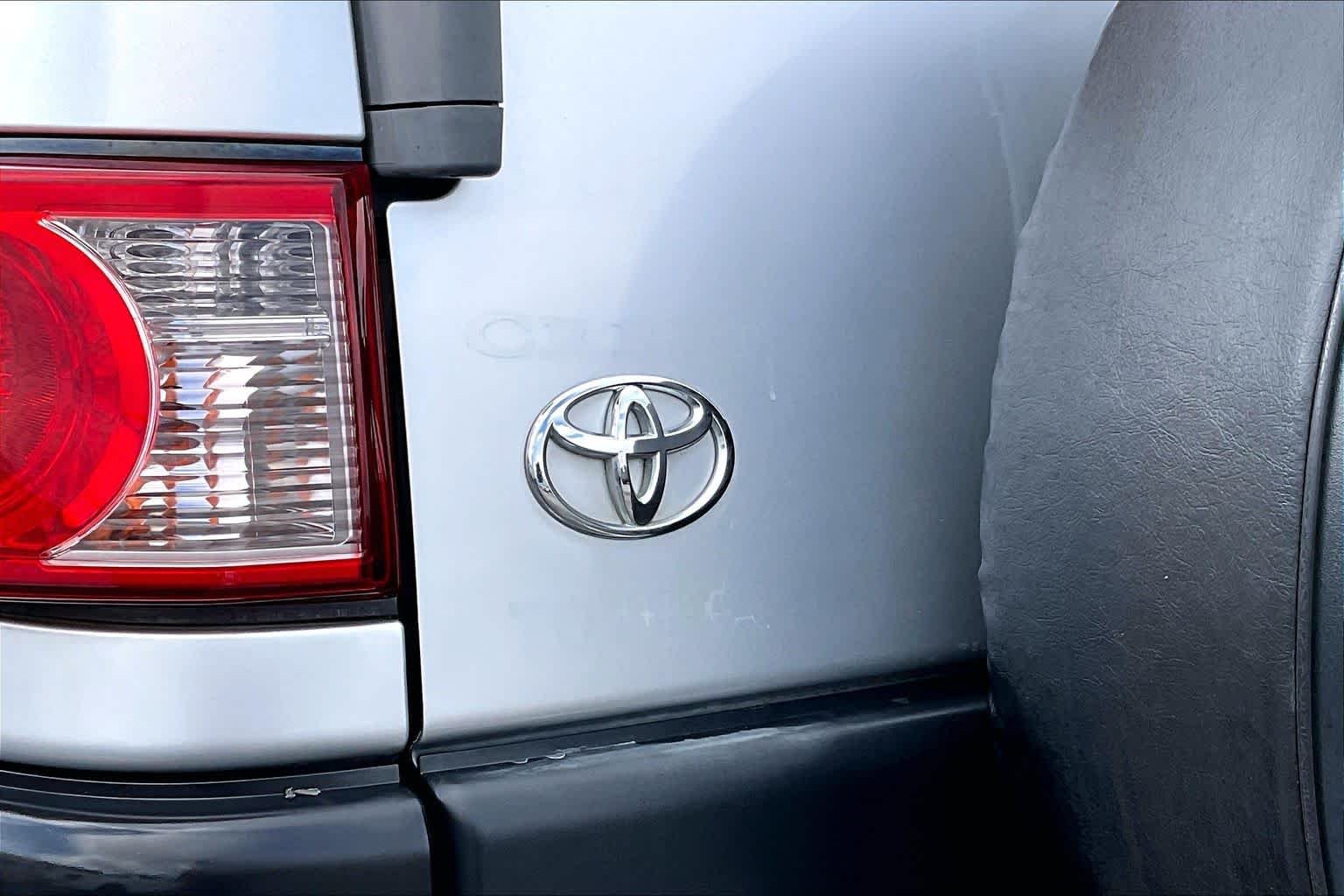 Pre-Owned 2008 Toyota FJ Cruiser