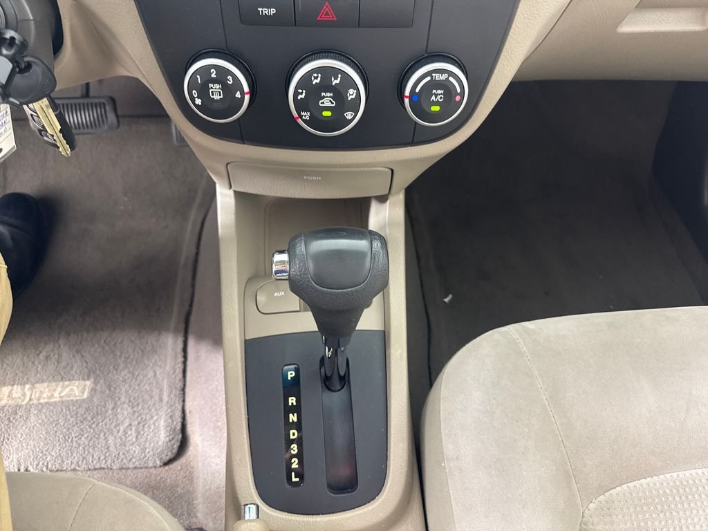 Used 2009 Gold Kia EX image 21