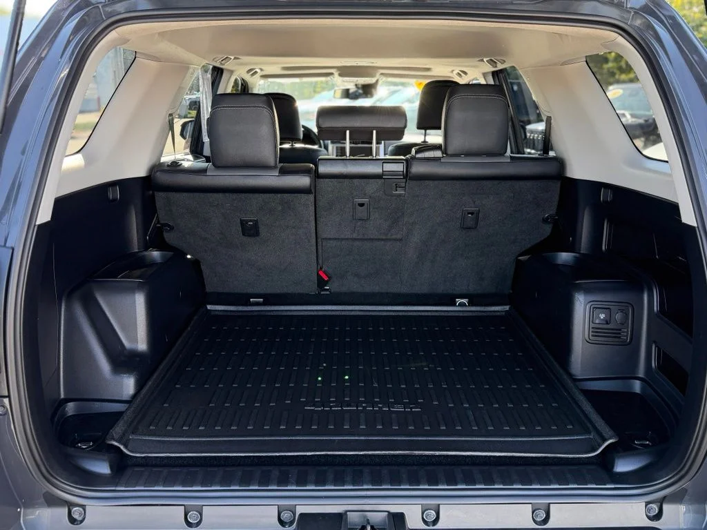Used 2024  Toyota SR5 Premium image 5