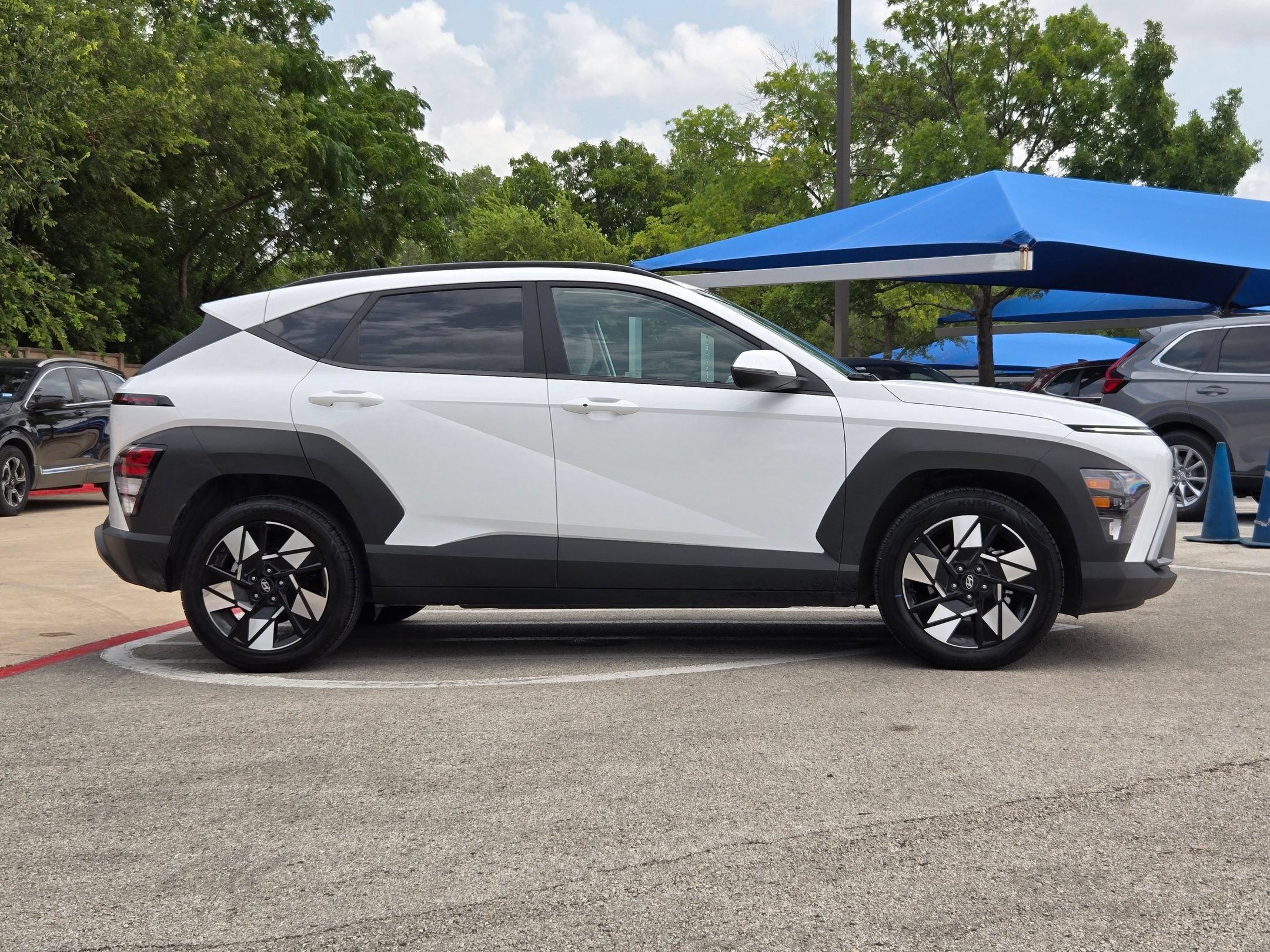 Used 2025 Atlas White Hyundai SEL image 2