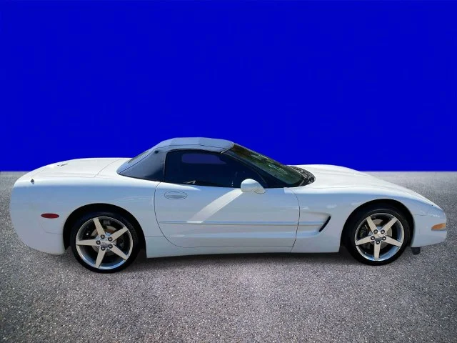 Used 2004 Arctic White Chevrolet Base image 2