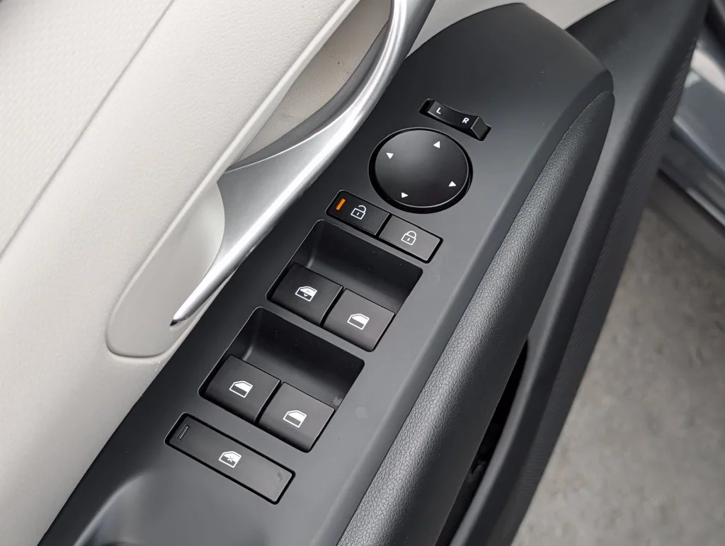 Used 2025 Gray Hyundai SE image 18