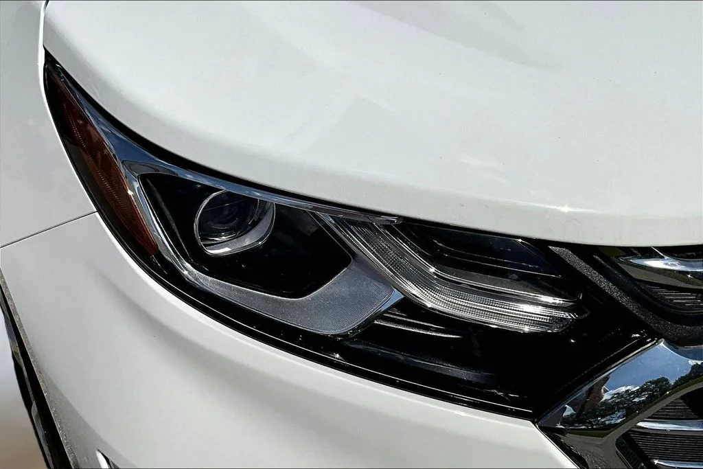 Used 2021 Summit White Chevrolet Premier image 30