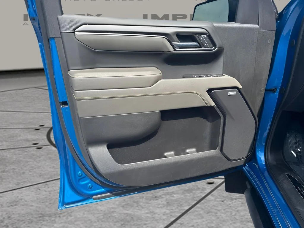 Used 2022 Blue Chevrolet ZR2 image 27