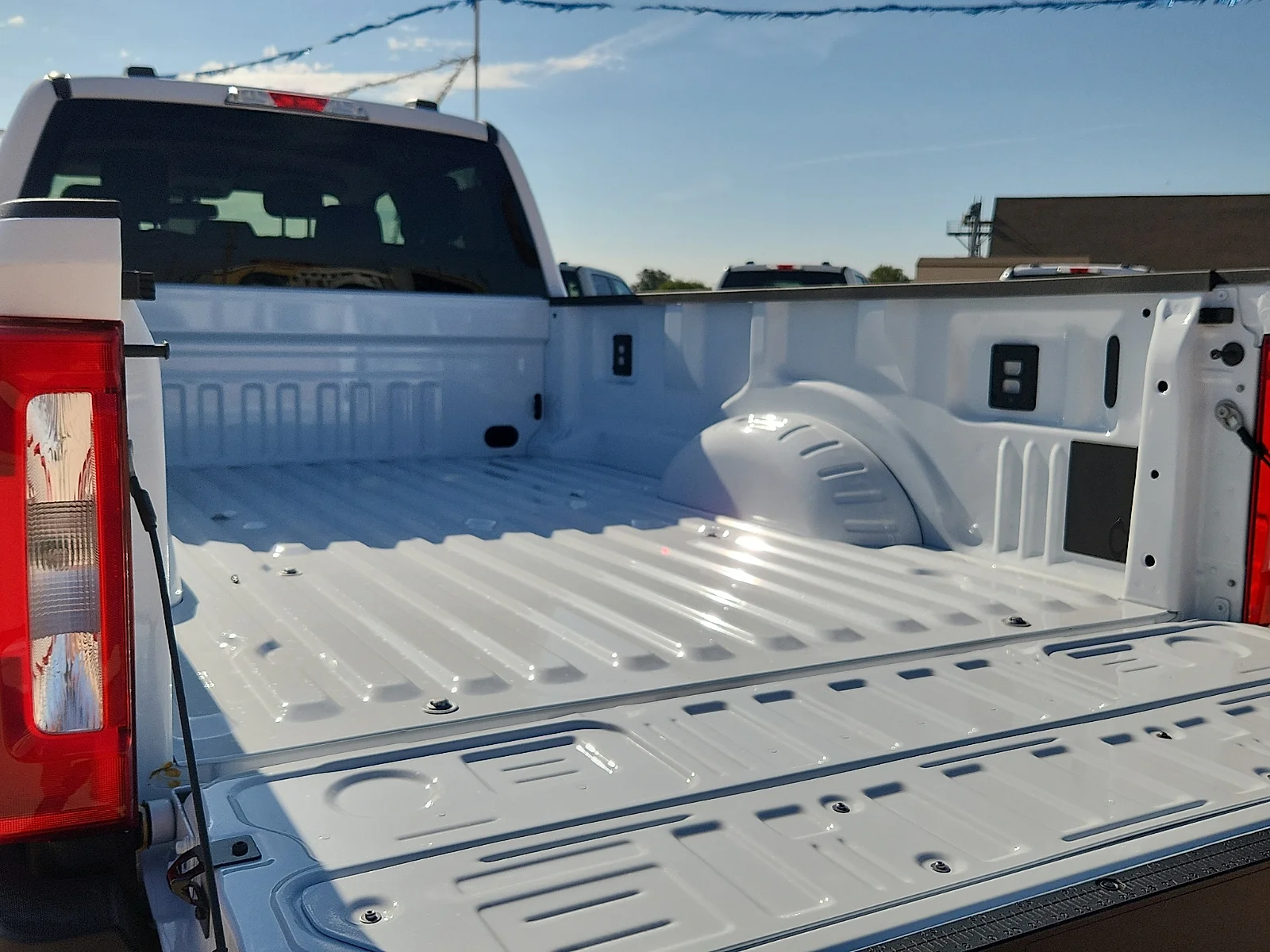 New 2027 Oxford White Ford XLT image 12