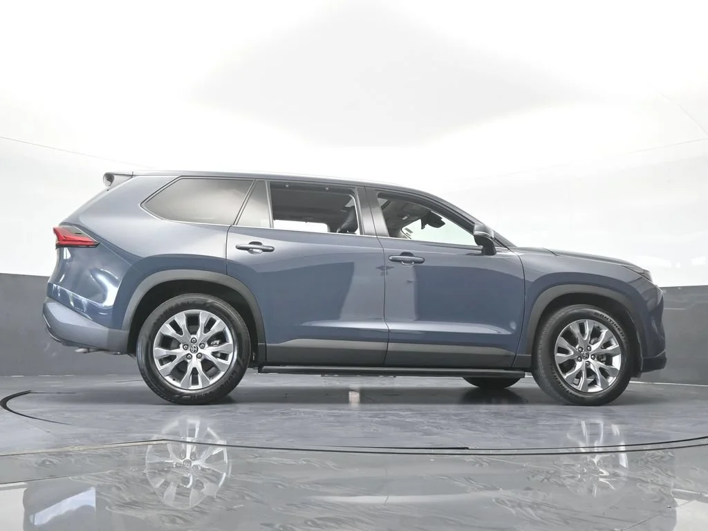 Used 2025 Cloud Toyota Limited image 69