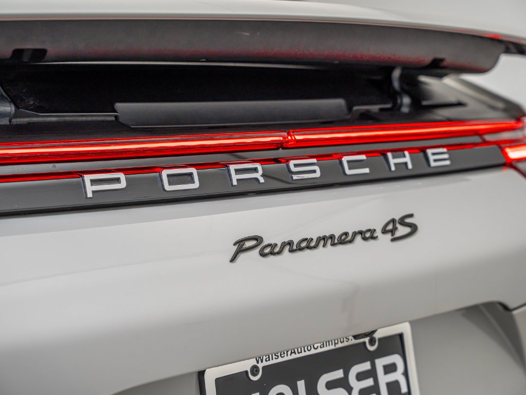 Used 2018 Chalk Porsche 4S image 24