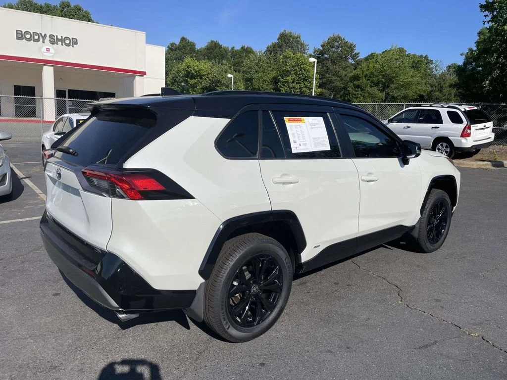 2022 Toyota RAV4 XSE - Photo 10
