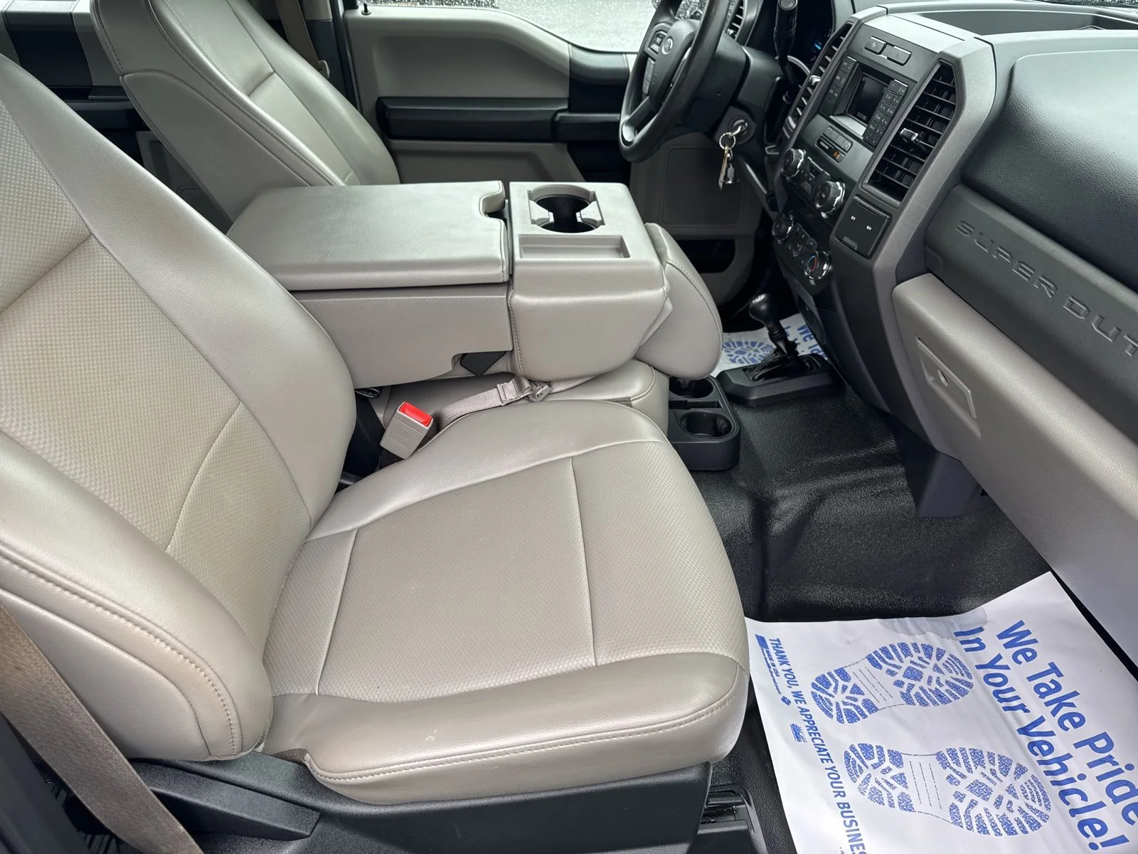 Used 2019 White Ford XL image 29