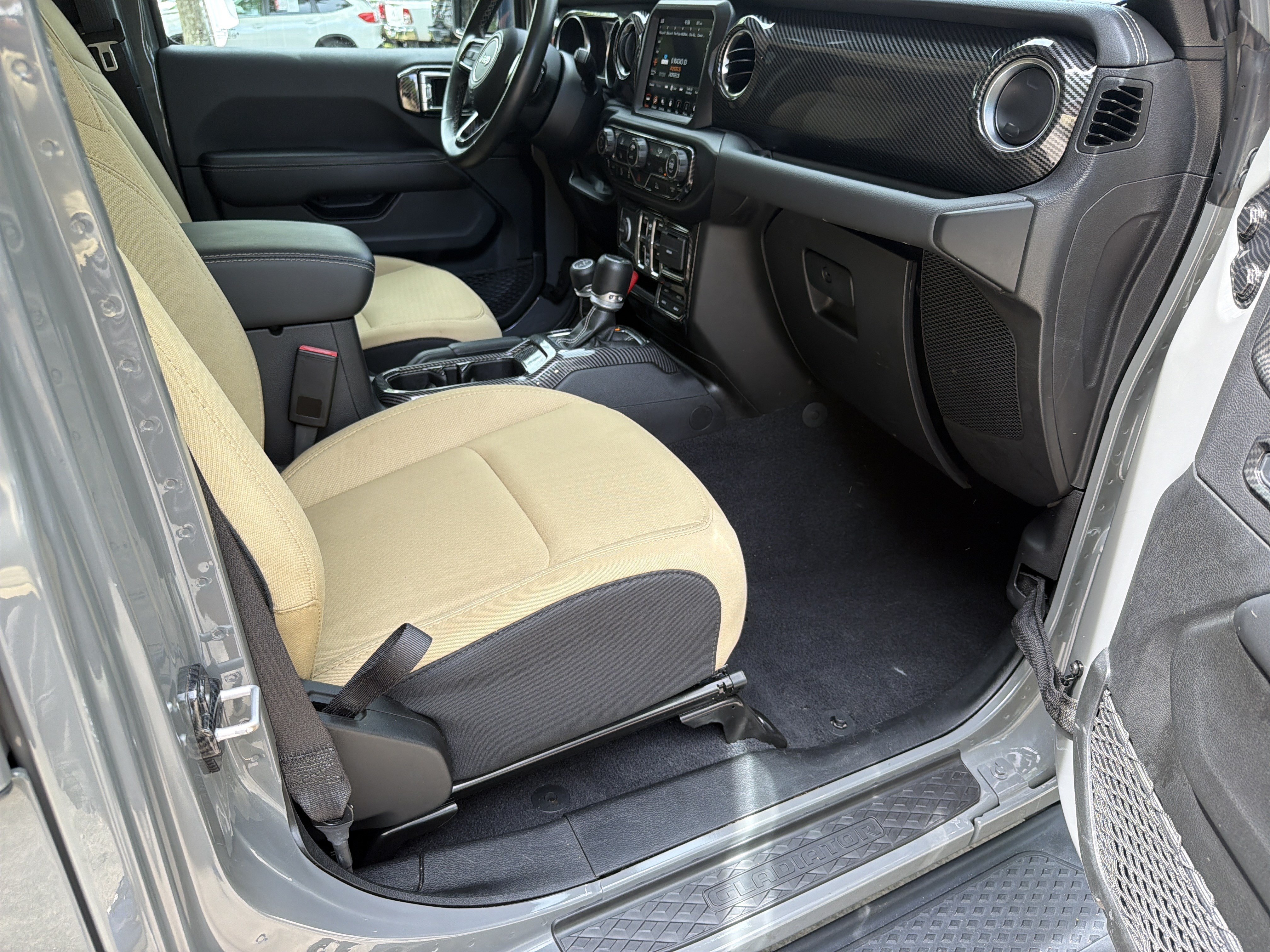 Used 2022 Sting-Gray Clearcoat Jeep Overland image 11