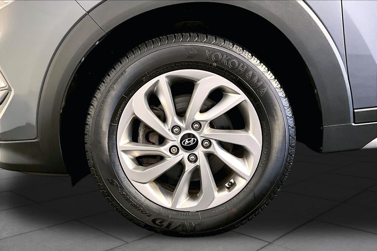 Used 2017 Coliseum Gray Hyundai SE image 11
