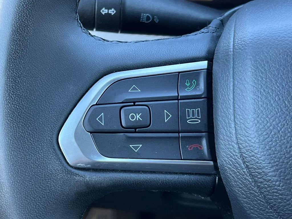 Used 2025 White Jeep Limited image 20