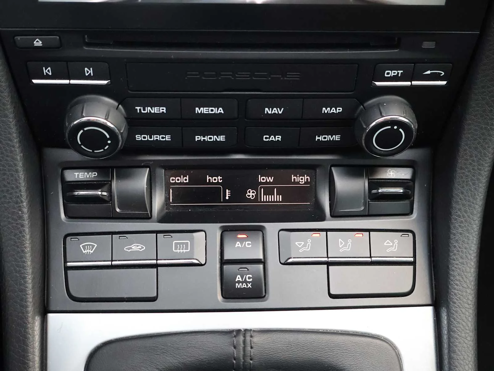 Used 2018 White Porsche  image 19