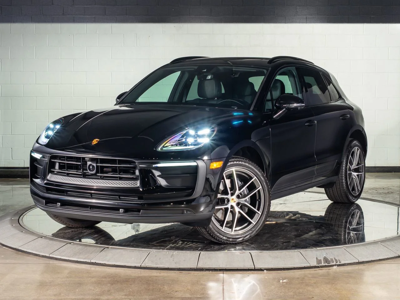 2026 Porsche Macan -'s photo