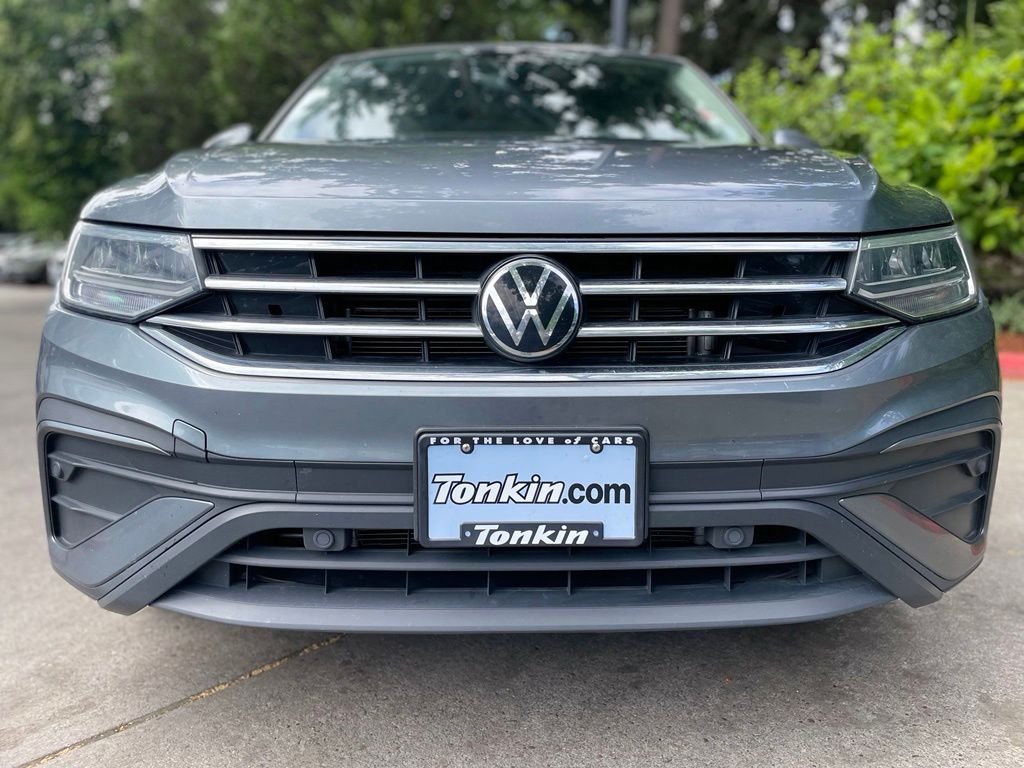 Used 2024 Platinum Gray Metallic Volkswagen 2.0T SE image 31