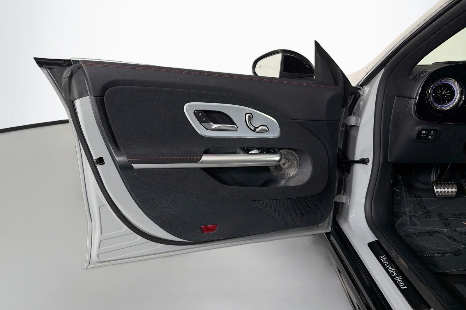 New 2027 MANUFAKTUR Alpine Grey Mercedes-Benz CLA 220 Hybrid image 20