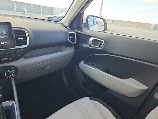 2025 Hyundai Venue SEL - Photo 9