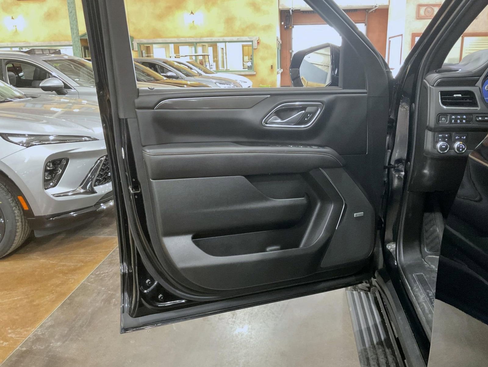 2023 GMC Yukon XL AT4 - Photo 9