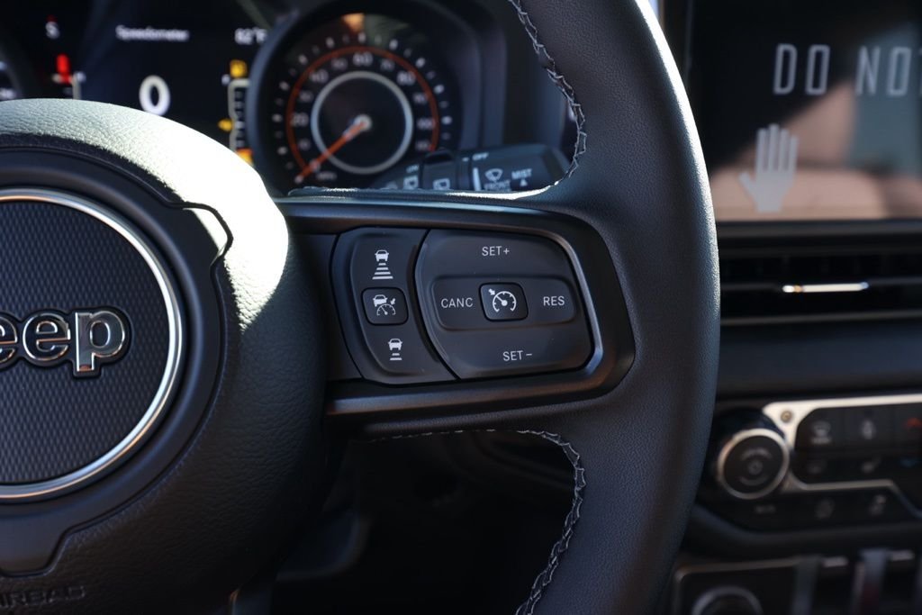 New 2026 Bright White Clear-Coat Exterior Paint Jeep Sport S image 23