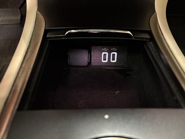 Used 2016 White Lincoln Reserve image 24