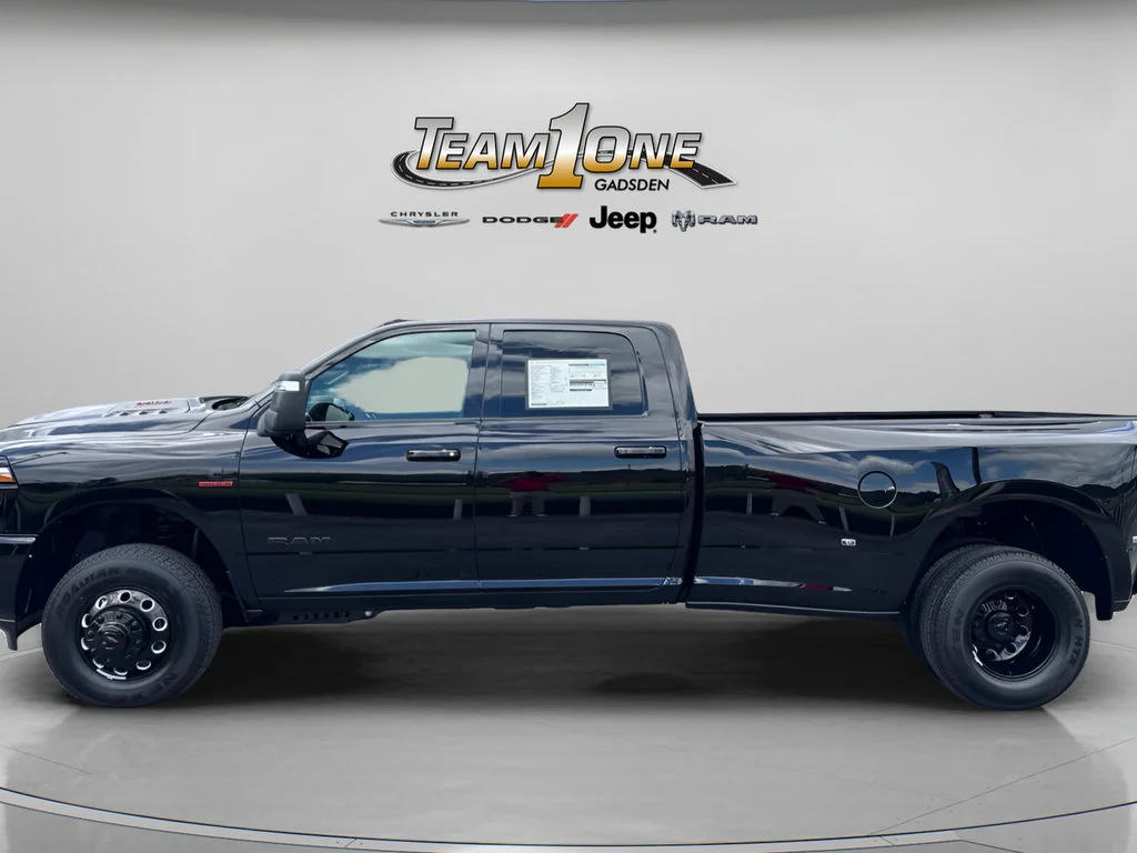 New 2026 Diamond Black Crystal Pearl-Coat Exterior Paint RAM Laramie image 6