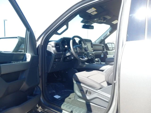 New 2026 Carbonized Gray Metallic Ford XLT image 9