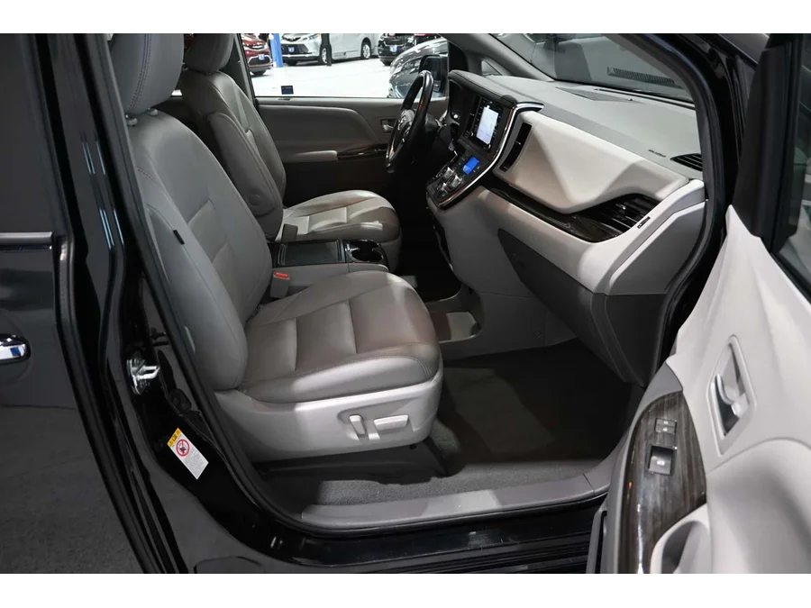 Used 2019 BLACK Toyota XLE Mobility Handicap Van image 15