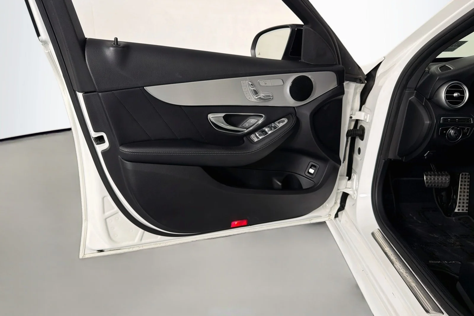 Used 2020 Polar White Mercedes-Benz C 300 image 21